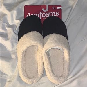 Dearfoams slippers size XL 11-12 NWT. Black/white